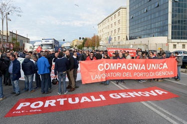 Genova - corteo sciopero generale contro jobs act