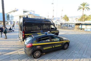 Genova - controlli della Guardia di Finanza al porto antico