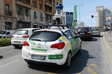 Genova - google car per google maps in giro per il ponente