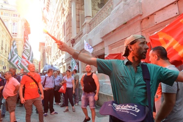 Genova - manifestazione lavoratori aziende municipalizzate