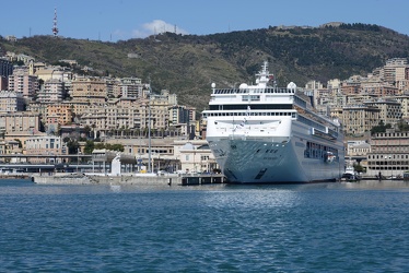 Genova - porto - nave da crociera MSC Sinfonia - incidente in fa