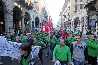 Genova - giornata di sciopero per i dipendenti dei supermercati