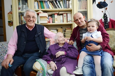 Genova, Certosa - la famiglia di Margherita Giuliano, 108 anni