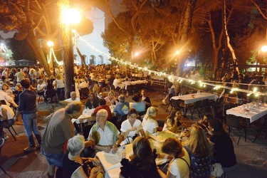 Genova, Albaro - pasta amatriciana in piazza per raccolta fondi 