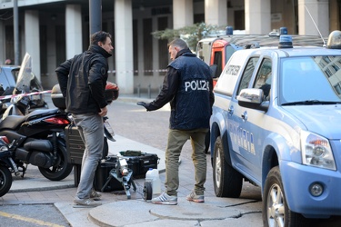 Genova, largo Eros Da Ros - allarme bomba per una valigetta sosp