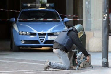 Genova, largo Eros Da Ros - allarme bomba per una valigetta sosp