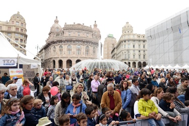 Genova, piazza De Ferrari - la festa per il 130esimo compleanno 