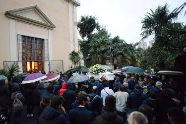 Genova Cornigliano - istituto calasanzio - i funerali delle quat