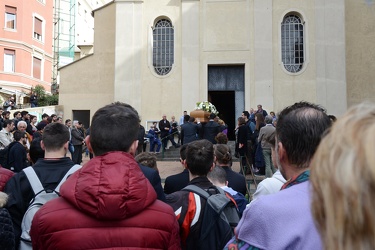 Genova, parrocchia San Nicola - una grande folla per l'ultimo ad