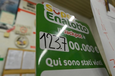 Genova - super enalotto con jackpot da oltre 120 milioni