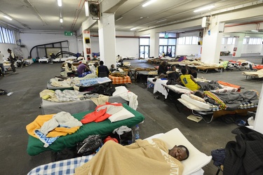 Genova, fiera - presso il padiglione C, ospitati 200 migranti in