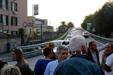 Genova, Multedo - blocco stradale residenti contro installazione