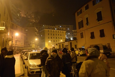 Genova - incendio sera da Via Del Commercio