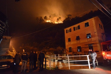 Genova - incendio sulle alture di Nervi - la situazione inquadra