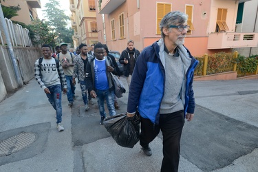 Genova Pegli, Multedo - il primo giorno dei dodici migranti nell