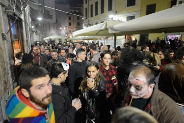 Genova, centro storico - la notte di Halloween nei vicoli