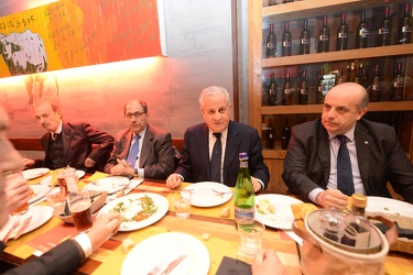 Genova - ex ministro Claudio Scajola in pizzeria con alcuni supp