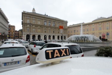 Genova - presidio taxi in piazza De Ferrari almeno fino alle 15: