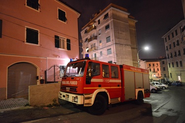 Genova, Teglia - tragedia in casa, padre muore bruciato davanti 