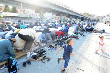 Genova, darsena - la festa per la fine del ramadan - aid al fitr