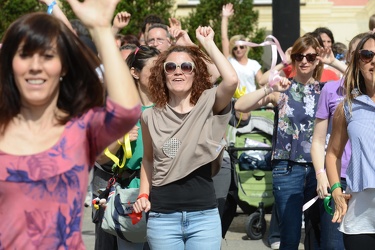 Genova, piazza De Ferrari - flash mob salute mentale e maternit