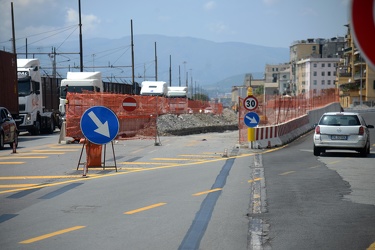 Genova, lungomare canepa - cantiere