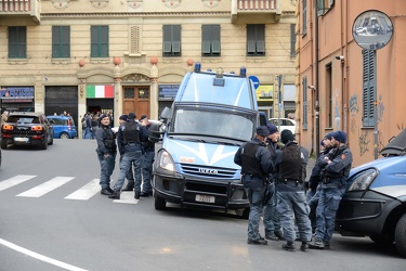 Genova - giornata di tensione - manifestazione antifascista e fe