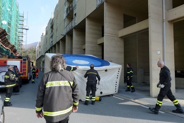 Genova - Incinta, si barrica in casa alle Lavatrici di Pra e min