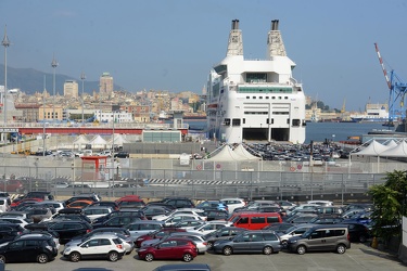 Genova - sabato di partenze al terminal traghetti