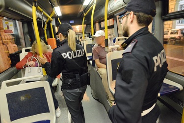 Genova - controlli polizia sugli autobus serali
