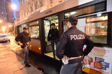 Genova - controlli polizia sugli autobus serali