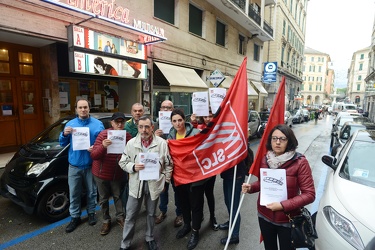Genova, via Colombo - presidio dei lavoratori licenziati del cin