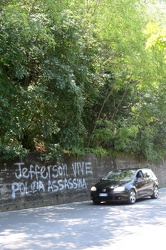 Genova, Borzoli, Sestri Ponente - scritta contro polizia dopo l'