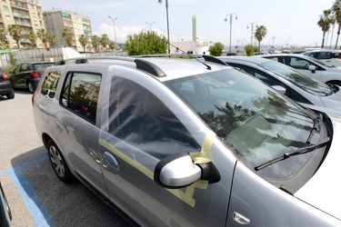 Genova, Pegli - piazzale Malachina - automobili danneggiate dura