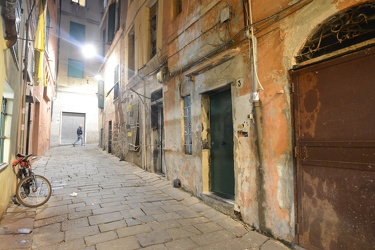 Genova, vico gattaga - stufa a pellet intasata: una donna intoss