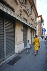 Genova, via Cesarea - il caffe Balilla chiuso con saracinesche a