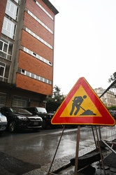 Genova, zona via galata - cartelli davanti scuole licei Cassini 