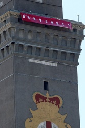 Genova - striscione BENVENUTI appeso sulla lanterna