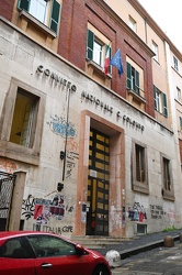 Genova, liceo Colombo - uscita studenti - alcune aule con infilt