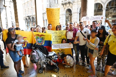 Genova, via XX Settembre - manifestazione equadoriani davanti al