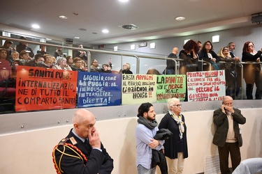 Genova, consiglio regionale - protesta sindacati lavoratori comp