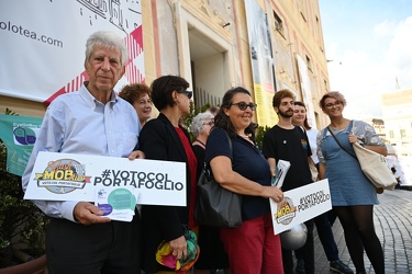 Genova - iniziativa spesa etica e solidale