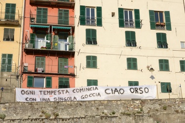 Genova - striscione per Lorenzo Orsetti, il 33enne ucciso in Sir