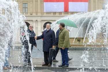 Genova, piazza De Ferrari - inaugurazione zampilli acqua fontana