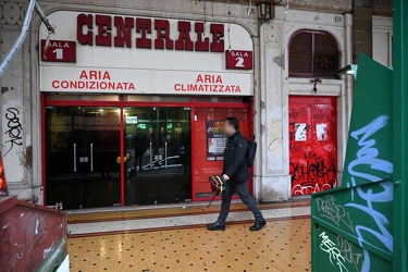 Genova, via San Vincenzo bassa - cinema porno Centrale