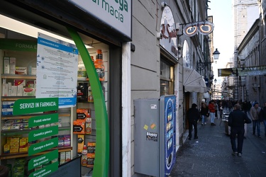 Genova, giro per le farmacie sul tema coronavirus