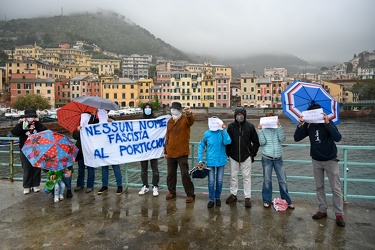 Genova, Nervi, porticciolo - flash mob contro intitolazione a un