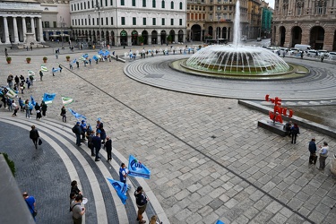 Genova, manifestazione lavoratori mense scolastiche tra palazzo 