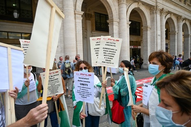 Genova, piazza De Ferrari - manifestazione lavoratori sanita pub