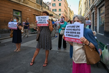 Genova, via San Vincenzo - manifestazione contro ddl contro omo 